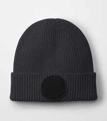 Beechfield_Circular-Fashion-Patch-Beanie_B332R_graphite-grey_black_flat-shot