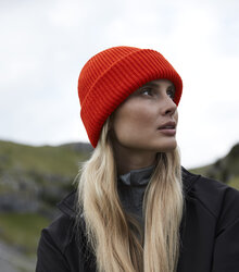 Beechfield_Wind-Resistant-Breathable-Elements-Beanie_B508R_Fire-Red_Lifestyle-6