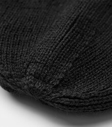 Beechfield_Zip-Patch-Beanie_B334R_black_fabric-detail