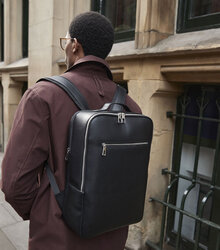 Quadra_Tailored-Luxe-Backpack_QD774_black_lifestyle_0401