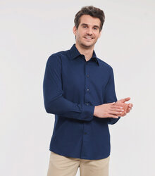 Russell_Mens-Long-Sleeve-Easy-Care-Tailored-Oxford-Shirt_922M_0R922M0NB_Model_full