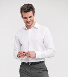 Russell_Mens-Long-Sleeve-Tailored-Ultimate-Non-Iron-Shirt_958M_0R958M030_Model_front