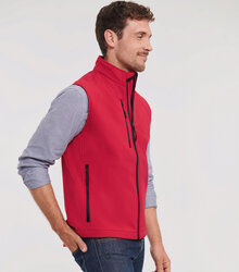 Russell_Soft-Shell-Gilet_141M_0R141M0CR_Model_side